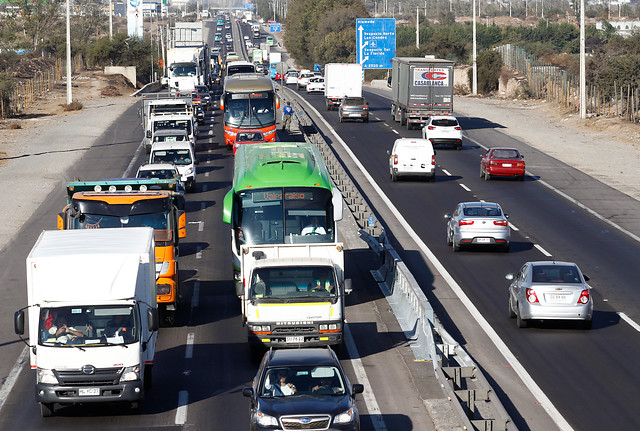 Fiestas Patrias: Se espera que 500 mil vehículos salgan de la Región Metropolitana