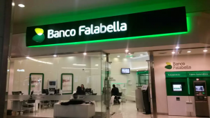 Clientes de Banco Falabella denuncian la