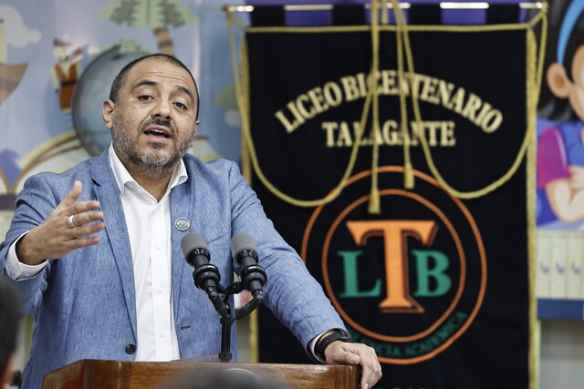 Ministro Ávila y fin del uso obligatorio de mascarillas: “Va a fortalecer la vinculación e interacción de profesores con estudiantes”