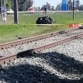 Lamentable accidente: Conductor muere luego de que su vehículo fuera chocado por un tren