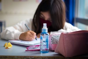 Experta sugiere uso de mascarilla en colegios para niños que padecen virus respiratorios y alergias