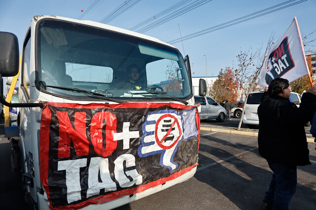 Ruta 68: Camioneros de No + TAG bloquean pista