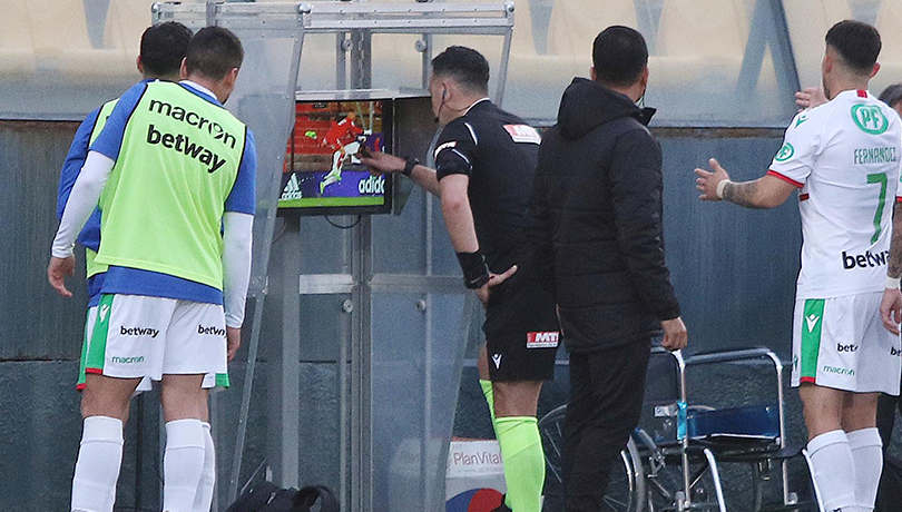 “Para mí es penal”: ANFP libera los audios del VAR del duelo entre la U y Audax Italiano