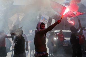 Hincha de Colo Colo fue apuñalado durante festejos en plaza de San Bernardo