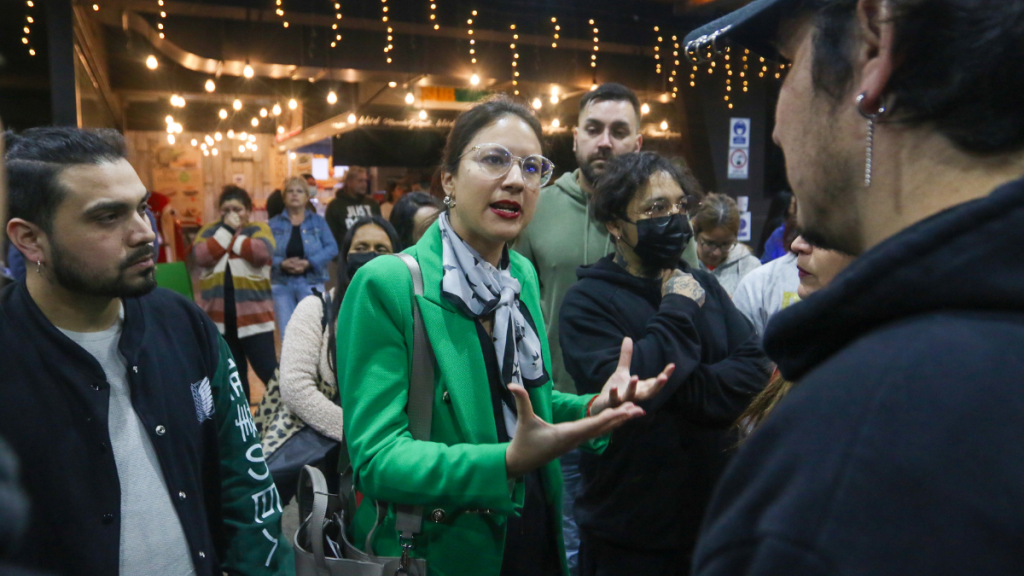 Alcaldesa Hassler anuncia “acciones judiciales” tras saqueos en Santiago durante la conmemoración del 18-O