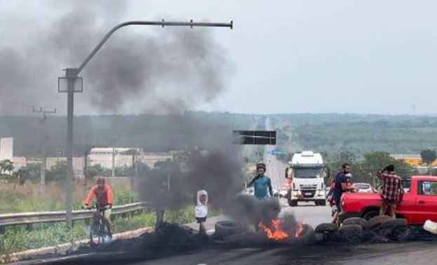 Brasil: Camioneros bloquean carreteras para protestar contra triunfo de Lula