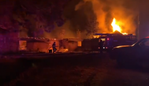 Ataque incendiario en Perquenco: encapuchados armados queman casona, bodegas y vehículos