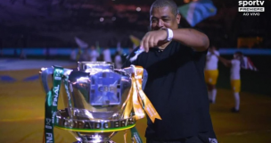 ¡Insólito! Ex Corinthians echa sal gruesa, ruda y agua bendita en el trofeo de la Copa de Brasil