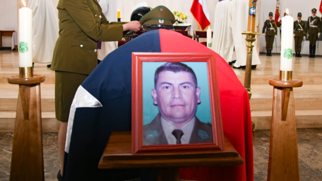 General Yáñez anuncia ascenso póstumo al sargento Carlos Retamal y tenencia llevará su nombre
