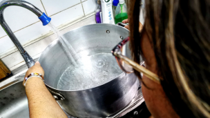 Dirección del Trabajo precisa derechos de los trabajadores ante corte de agua en 8 comunas de la RM