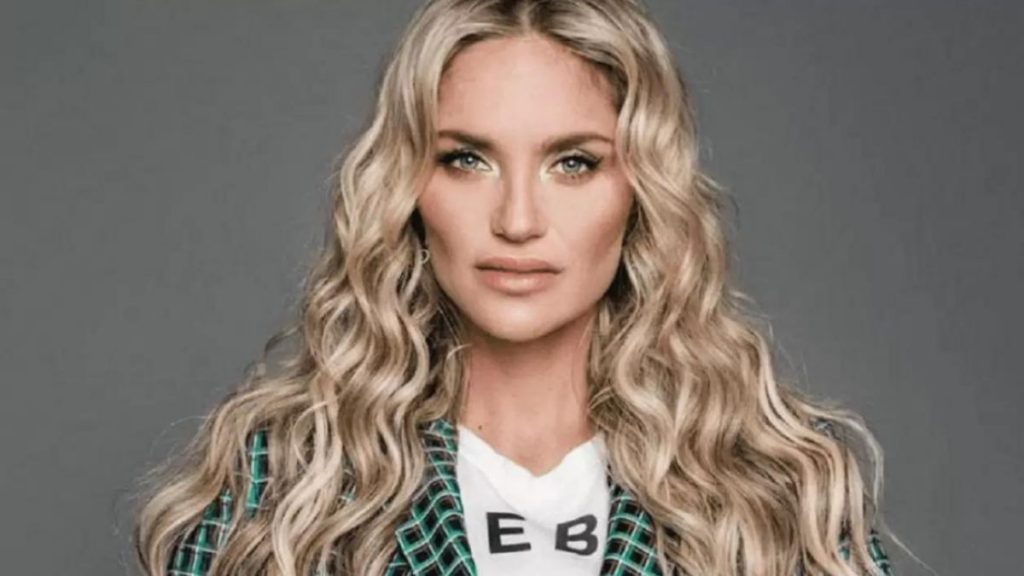 Kenita Larraín contó que ‘pinchó’ con reconocido cantante español