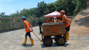 Ecuador: Tres mineros quedan atrapados tras un derrumbe en una mina