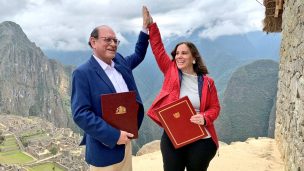 En Machu Picchu: Canciller Urrejola y su par peruano firmaron declaración conjunta por el bicentenario de relaciones entre ambos países