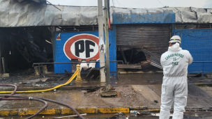 Encuentran cuerpo calcinado tras incendio en Parral que afectó a supermercado y radio local