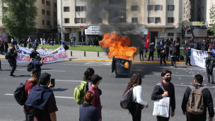 Se registran manifestaciones en sector Plaza Baquedano: Hay desvíos de tránsito