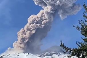 Onemi mantiene Alerta Amarilla tras erupción de volcán en Chillán: Nube de cenizas llegó hasta Argentina