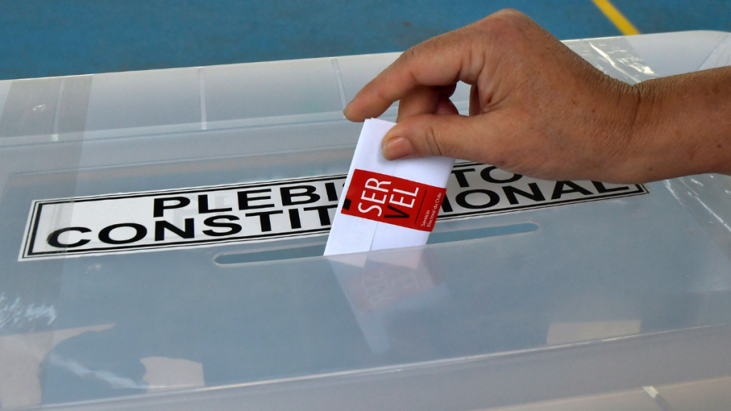 Senado aprueba multa de hasta $103 mil por no votar en elecciones 2025