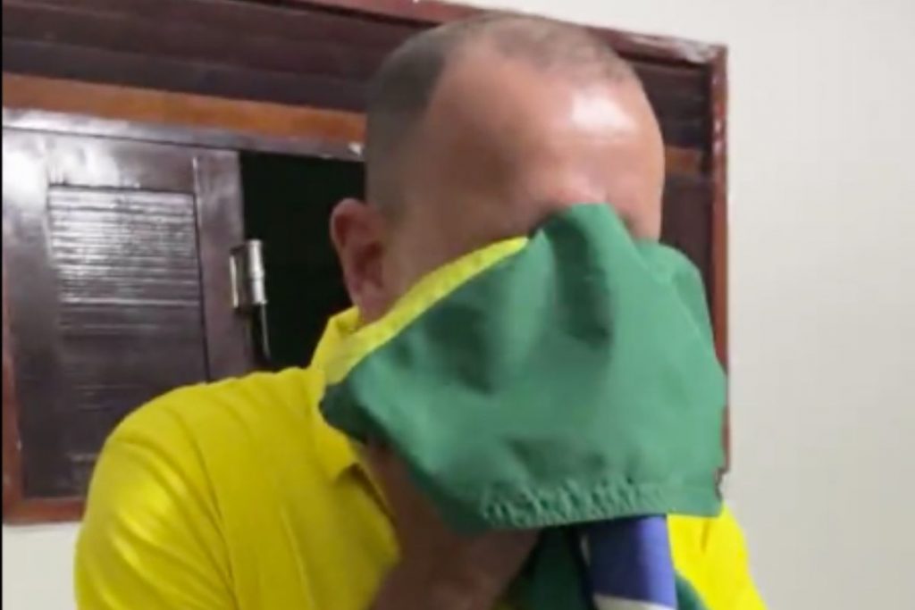 Diputado del partido de Bolsonaro emitió una oración en directo y se refirió a Lula como “el diablo”