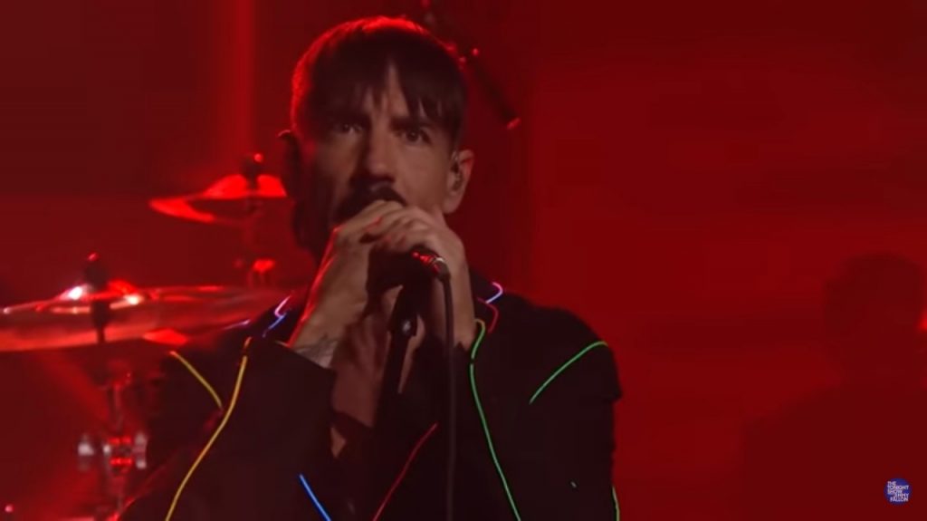 Anthony Kiedis afirmó que no se opone a la piratería y añadió que “solo quiero que la gente escuche la música”