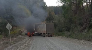 Ataque incendiario en Mulchén deja cuatro vehículo destruidos