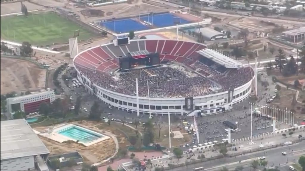 “Disfruten del espectáculo”: Ministro García sobrevoló el Estadio Nacional en vísperas al show de Bad Bunny