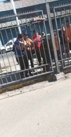 Dos Carabineras fueron cobardemente agredidas por cuidadores de autos en Barrio Franklin