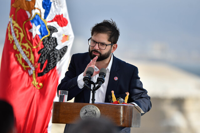 Presidente Boric y advertencia a los inmigrantes ilegales: “O se regularizan o se van”