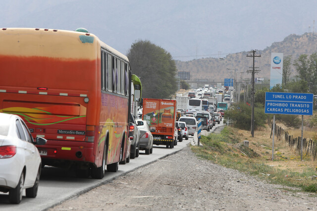 Gobierno informó que ya han salido más de 150 mil vehículos de la Región Metropolitana por fin de semana largo