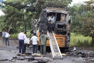 Incendio tras choque entre un bus y un camión cisterna deja 12 muertos y 30 heridos en India