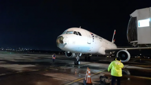 Avión pierde un motor y su nariz tras cruzar tormenta: Turbulencia obligó a un aterrizaje de emergencia