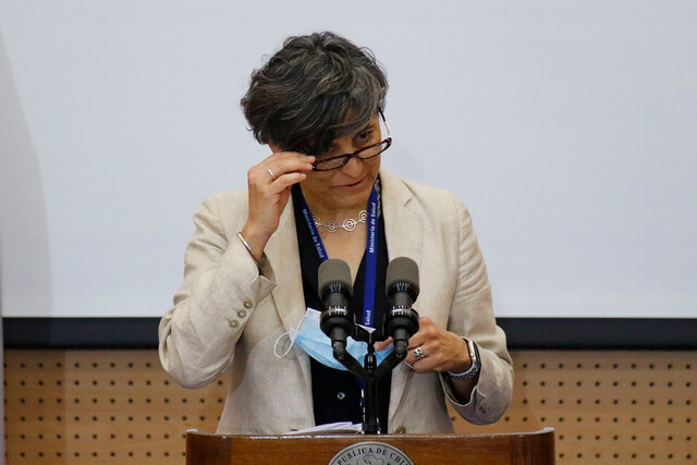Ministra Aguilera y alza de casos de Covid-19: “Todavía no hay un impacto relevante en ello para que debamos retroceder en las fases del plan”
