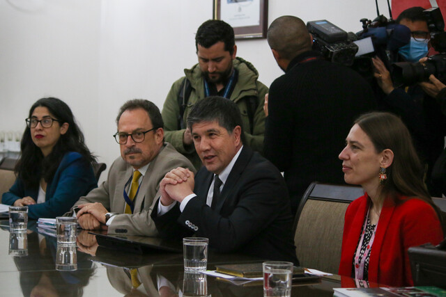 Monsalve tras reunión con alcaldes de la RM: “La seguridad pública tiene que ver con proteger la integridad de las personas que viven en nuestro país”