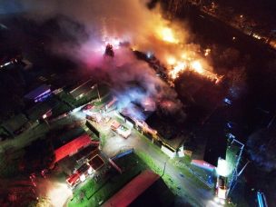 Ataque incendiario en Mulchén dejó tres camiones y una grúa destruidas