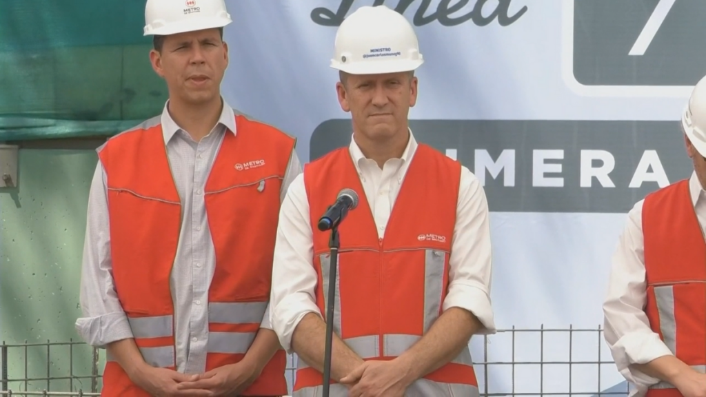 Ministro de Transportes anuncia que habrá “un descongelamiento” de las tarifas en micros y Metro en 2023