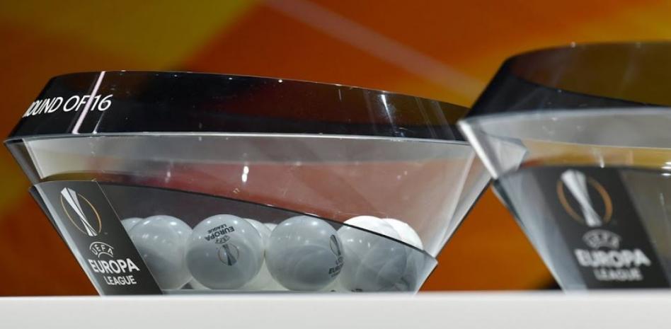 Con duelo de chilenos incluído: las atractivas llaves de los play-offs de Europa League