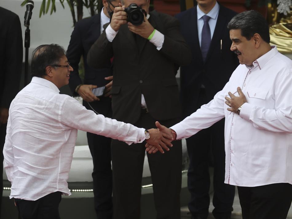 Petro y Maduro dan inicio a  “una nueva época de cooperación” tras reunirse en Caracas