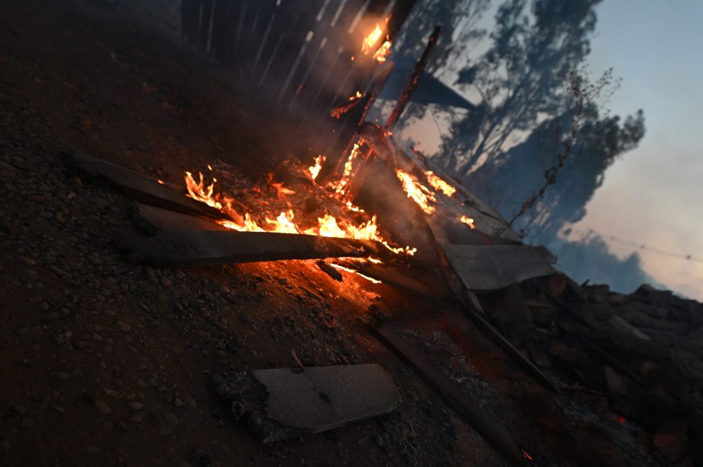 Investigan ataque incendiario: Llamas consumen casa patronal deshabitada en Lautaro