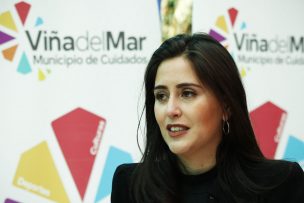 Concejales UDI denuncian a alcaldesa Ripamonti ante Contraloría por gasto de $2,5 millones en fotos oficiales de ella