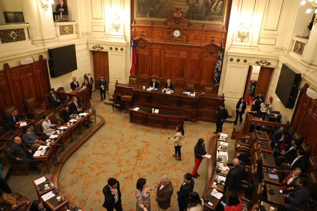 “Árbitro” de las bases constitucionales: partidos políticos acuerdan comité técnico de 14 juristas