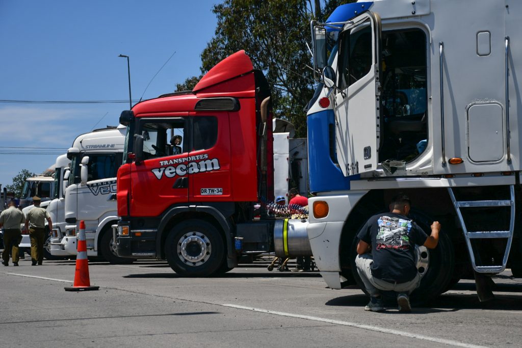 Camioneros de Valparaíso depusieron paro: “La mesa negociadora se rompió”