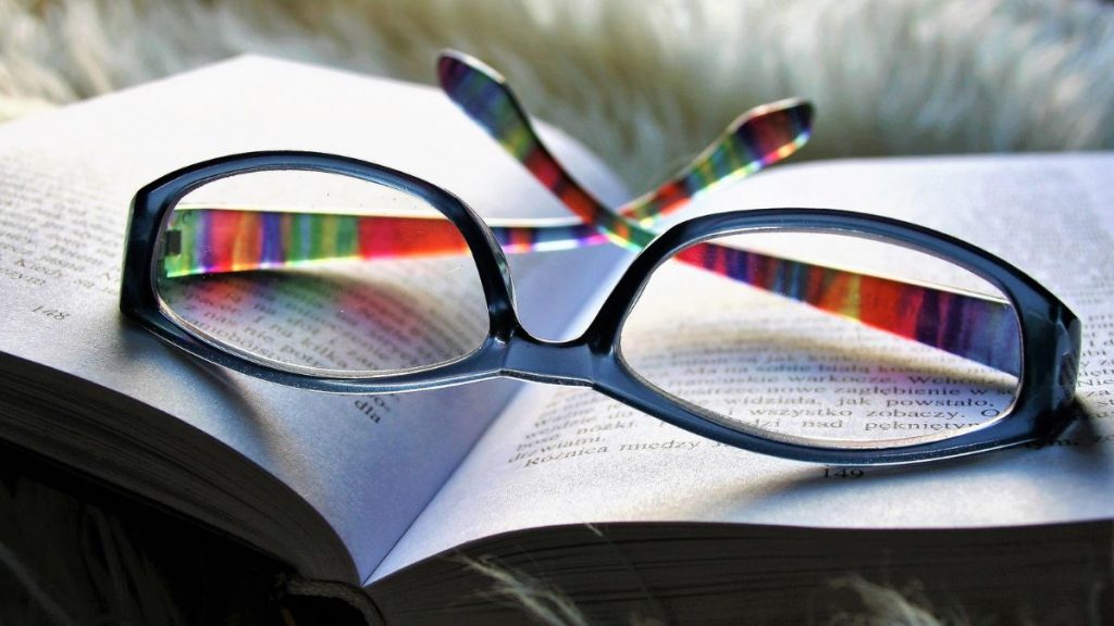Así es la primera fábrica de lentes y prótesis auditivas “a precio justo” que inauguraron los municipios