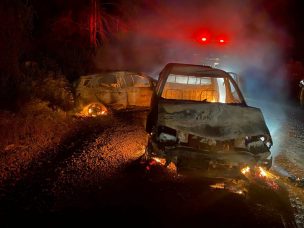 Ataque incendiario en La Araucanía: Encapuchados queman camioneta en ruta entre Collipulli y Ercilla