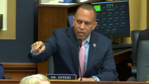 Hakeem Jeffries anuncia su candidatura para liderar el Partido Demócrata en la Cámara de EE.UU.