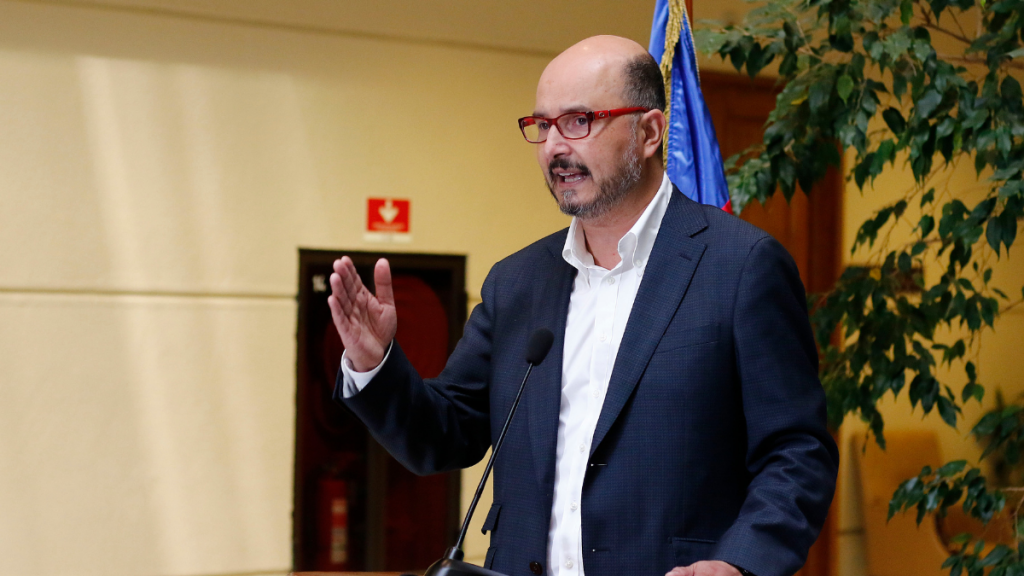 Diputado Ilabaca valora prórroga de vigencia de licencias de conducir pero llama 