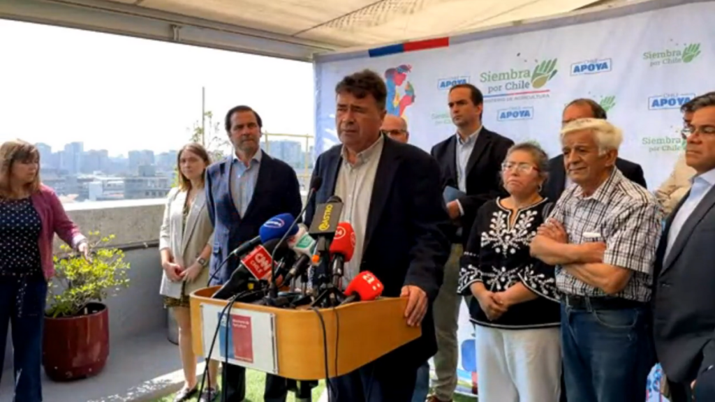 Ministro de Agricultura emplaza a camioneros en paro: “Que los descolgados se descuelguen de la imbecilidad”