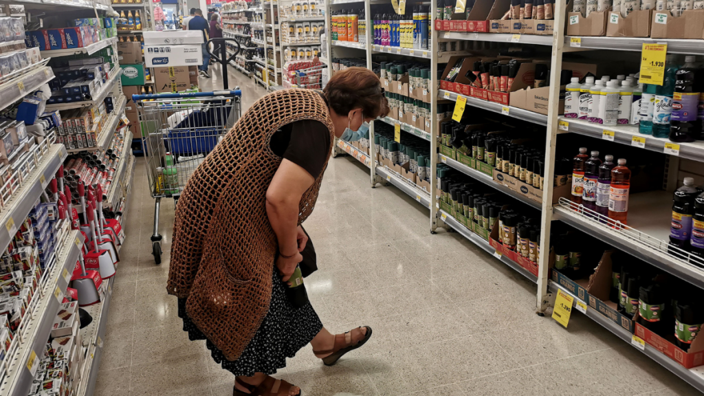 Supermercados de Chile alertan que paro de camioneros alteró “el normal abastecimiento” de los recintos