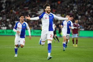 ¡Locura total! Brereton marca un golazo en clasificación del Blackburn en la Copa de la Liga