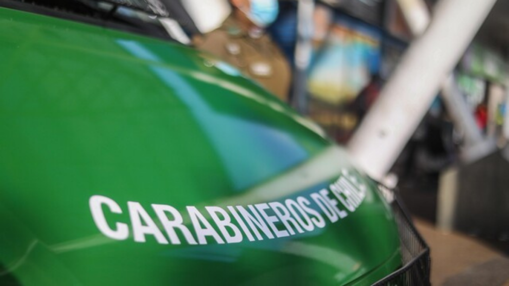 Intentan apuñalar a carabinero tras llamado por violencia intrafamiliar en Santiago
