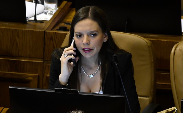 Camila Flores tras ser intervenida: “No sabes lo que es tener a tu guagua en brazos y pensar que te vas a morir”