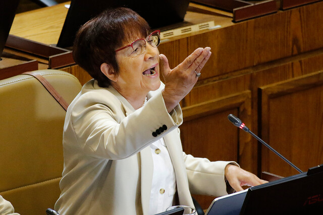 “¡Cállense jauría!”: Carmen Hertz reaccionó molesta a intervención de bancada UDI